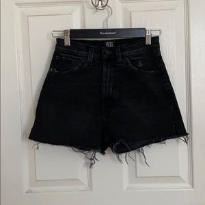 URBAN OUTFITTERS BLACK SHORTS